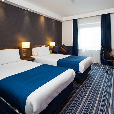 Holiday Inn Express London-Wimbledon-South, An Ihg Hotel Bagian luar foto