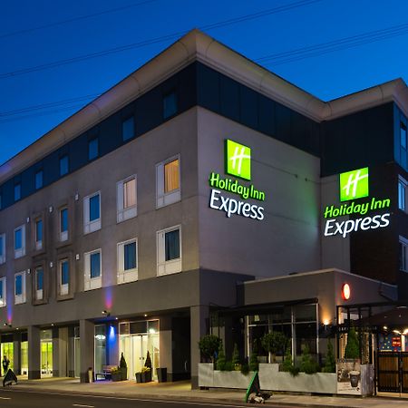 Holiday Inn Express London-Wimbledon-South, An Ihg Hotel Bagian luar foto