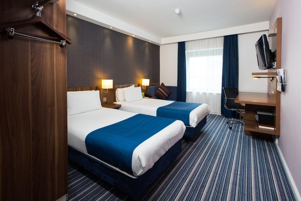 Holiday Inn Express London-Wimbledon-South, An Ihg Hotel Bagian luar foto