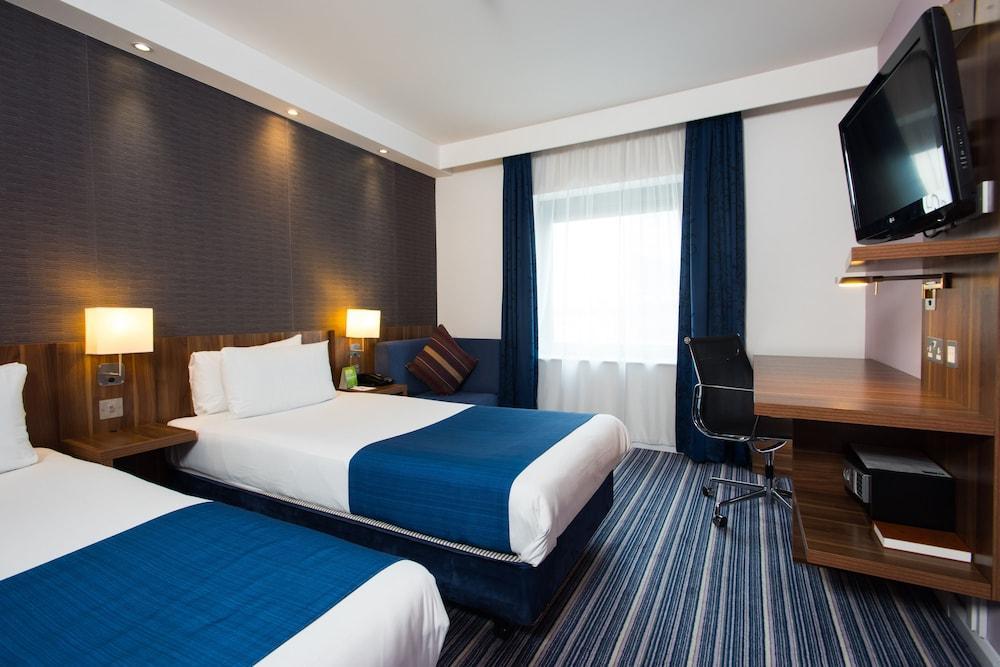 Holiday Inn Express London-Wimbledon-South, An Ihg Hotel Bagian luar foto