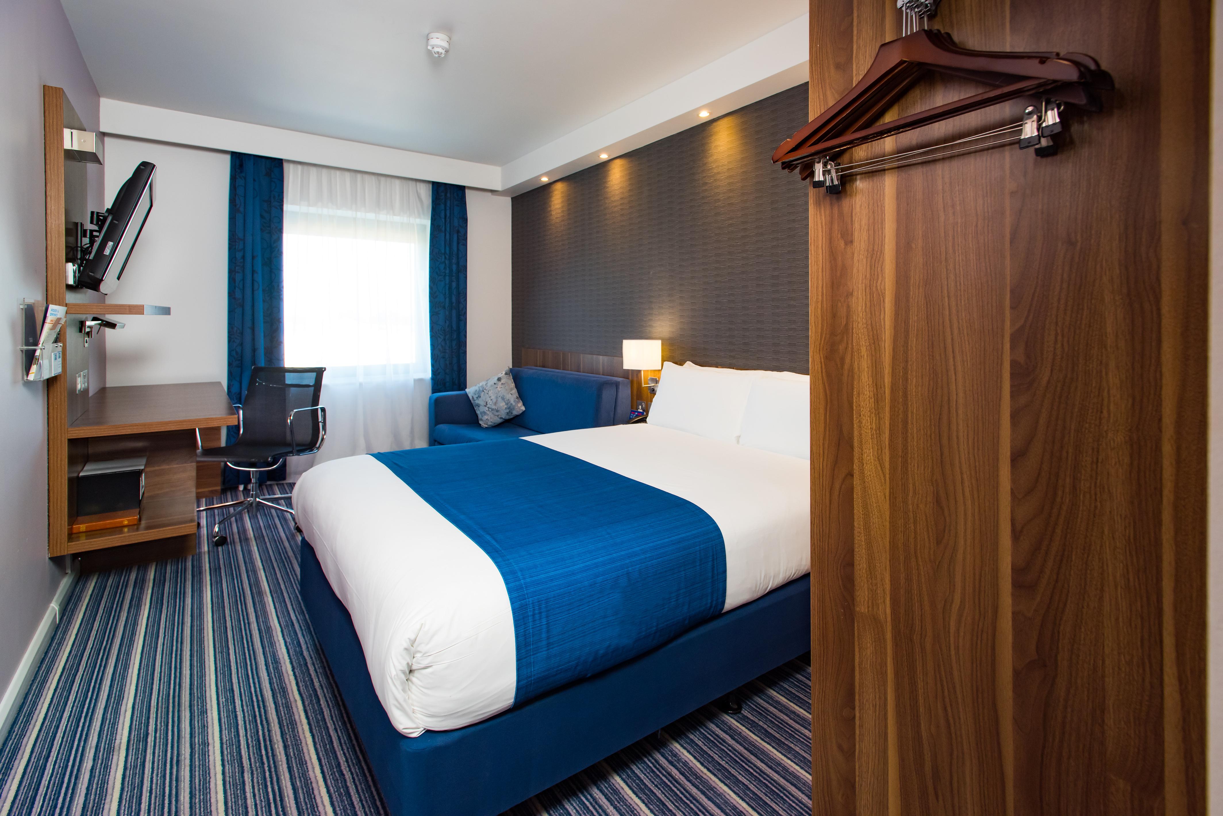 Holiday Inn Express London-Wimbledon-South, An Ihg Hotel Bagian luar foto