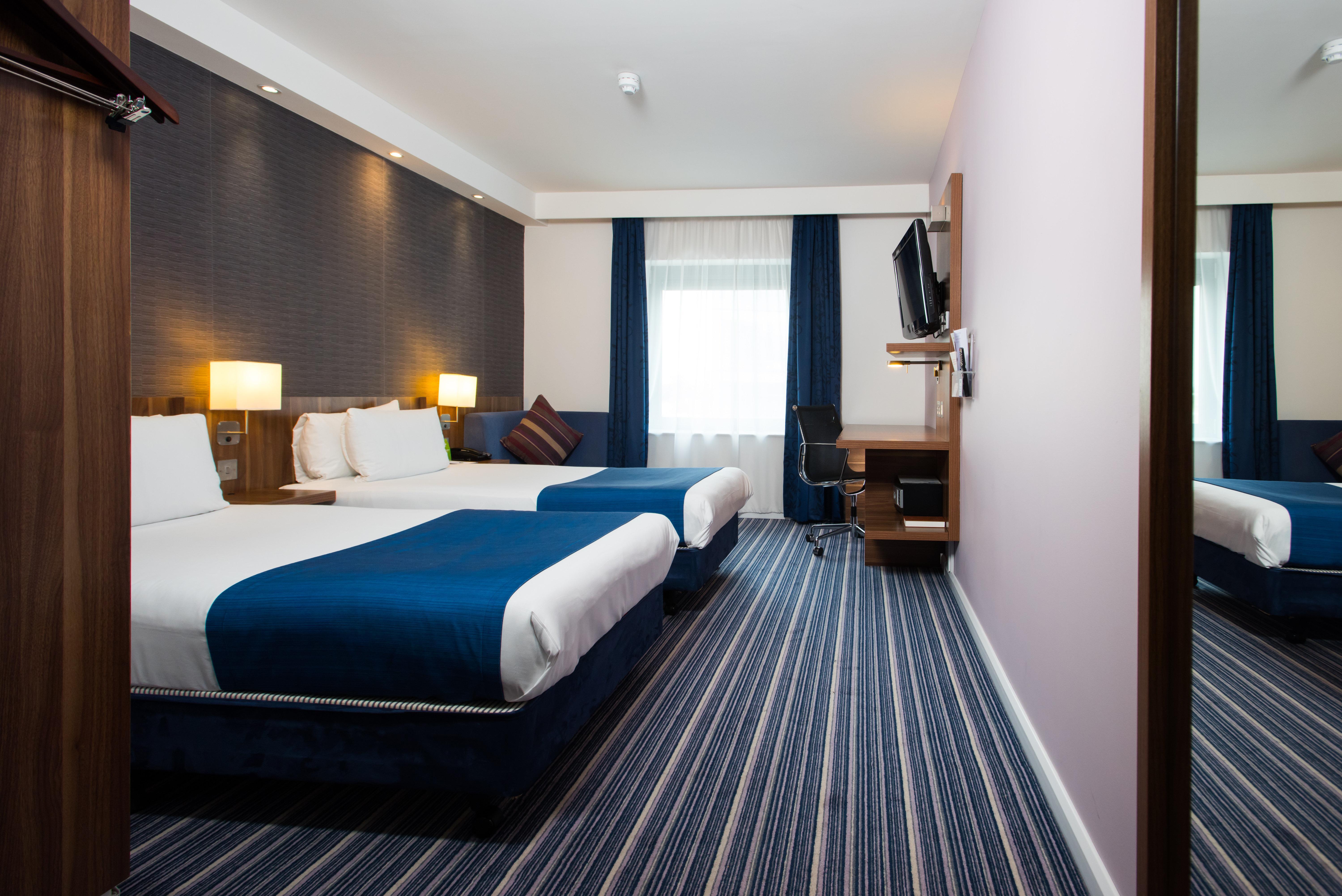 Holiday Inn Express London-Wimbledon-South, An Ihg Hotel Bagian luar foto