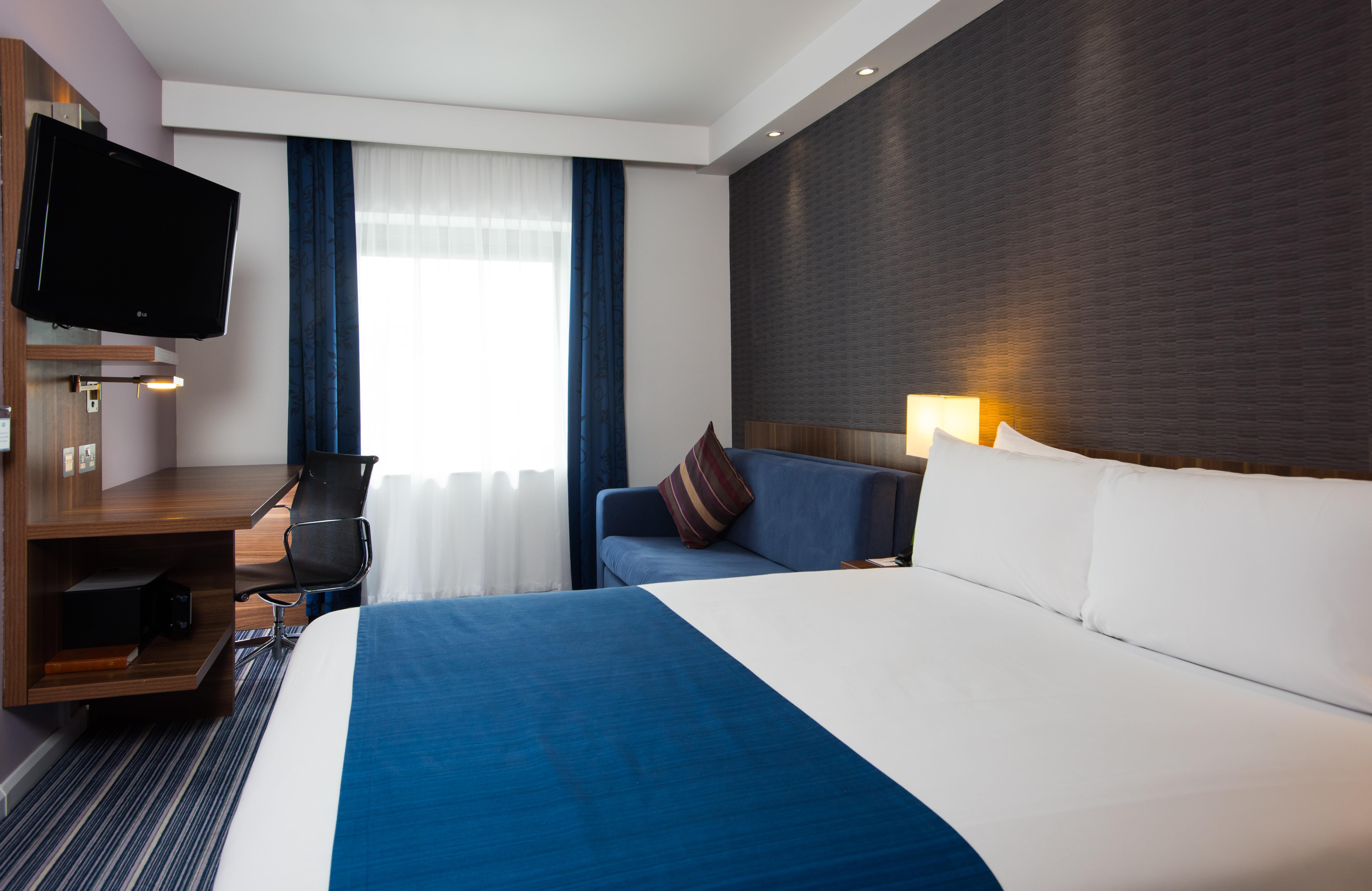 Holiday Inn Express London-Wimbledon-South, An Ihg Hotel Bagian luar foto