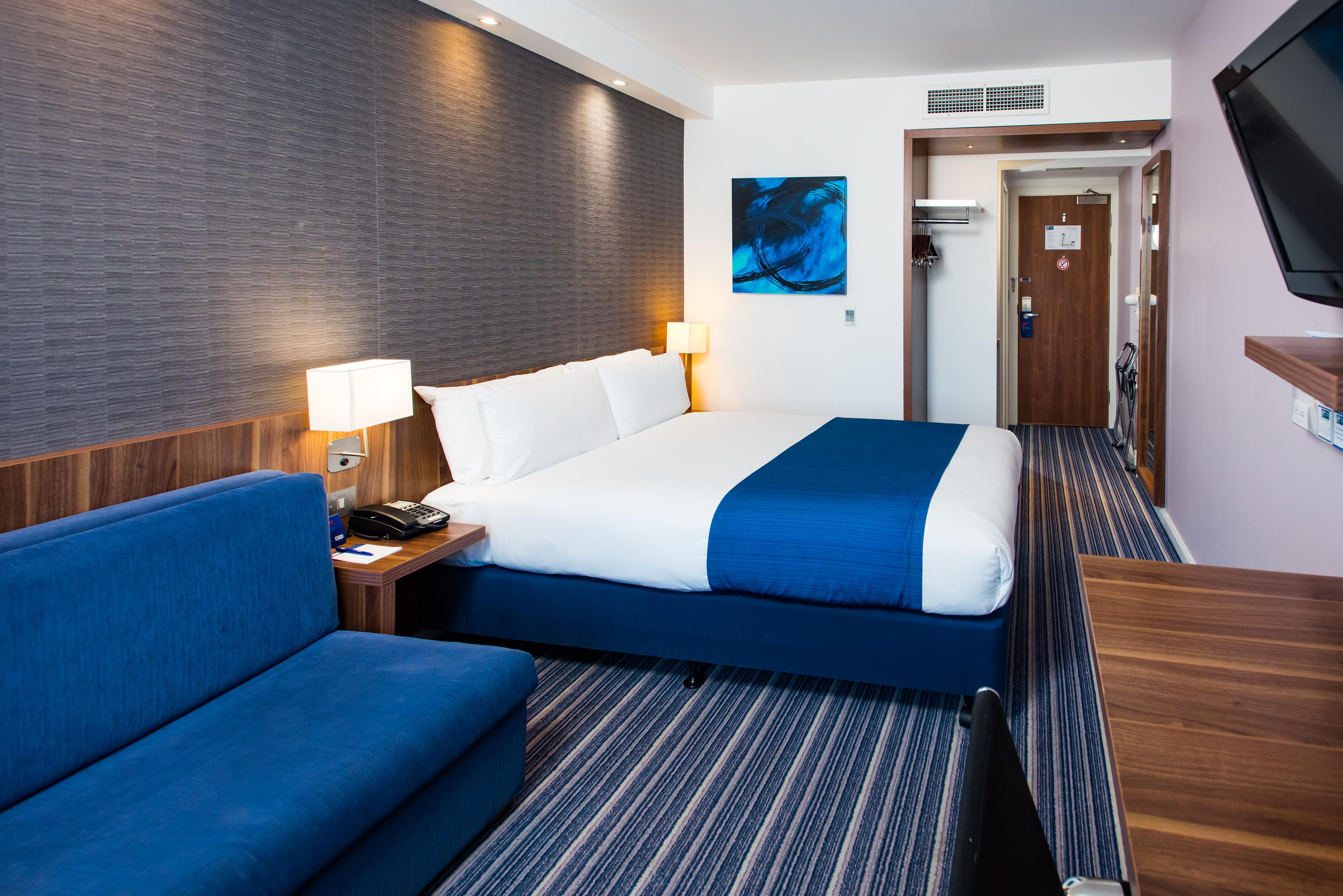 Holiday Inn Express London-Wimbledon-South, An Ihg Hotel Bagian luar foto