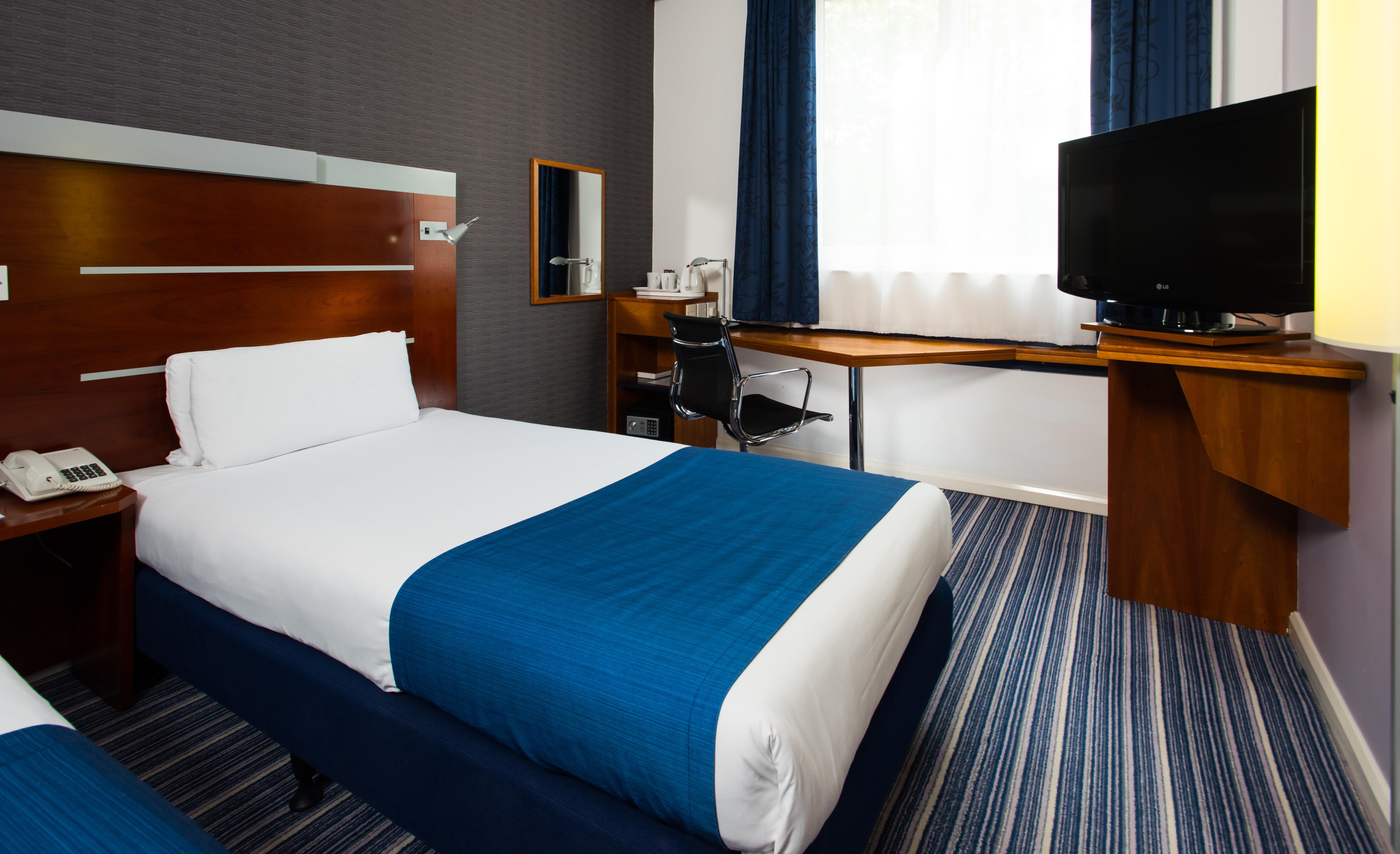 Holiday Inn Express London-Wimbledon-South, An Ihg Hotel Bagian luar foto