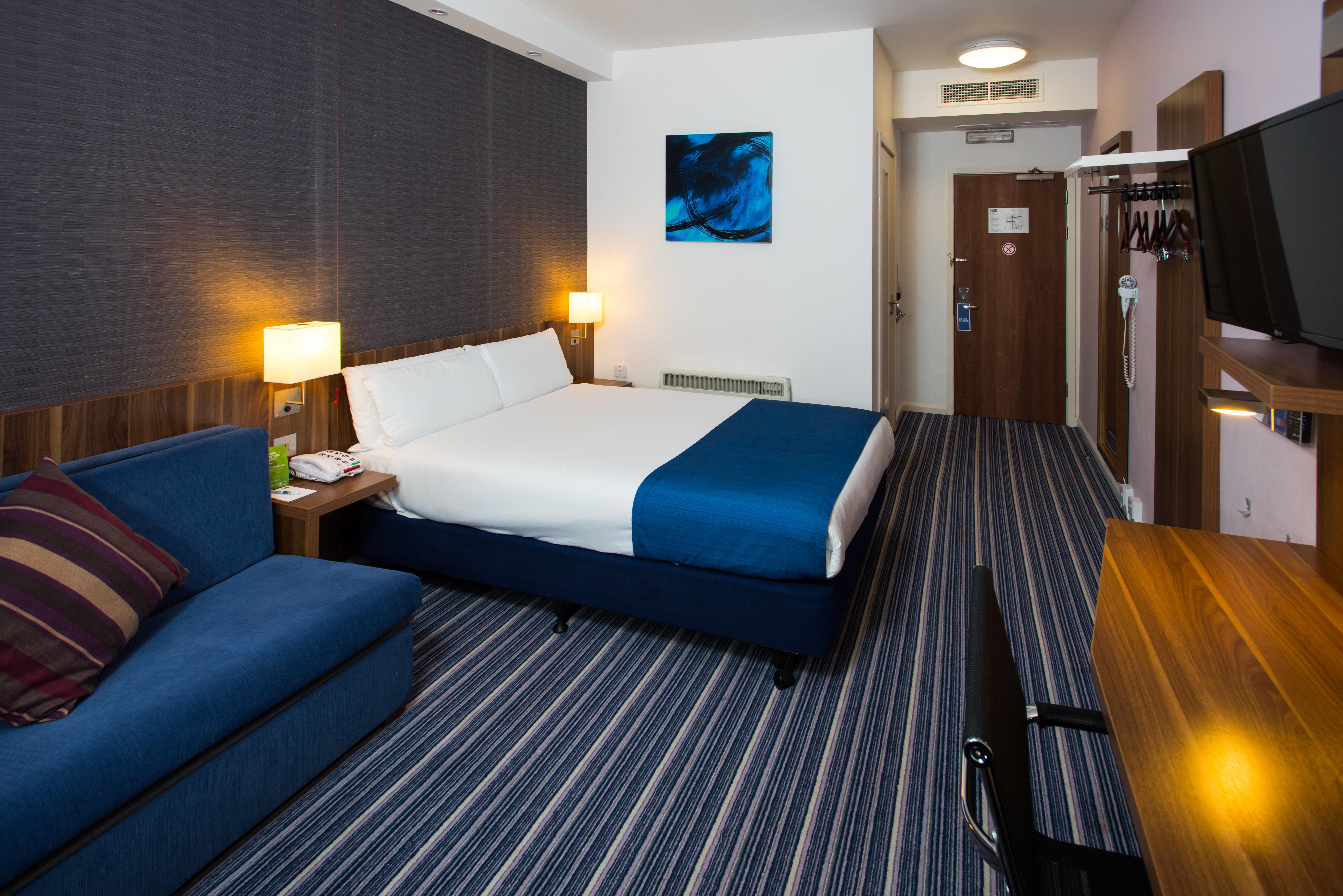 Holiday Inn Express London-Wimbledon-South, An Ihg Hotel Bagian luar foto