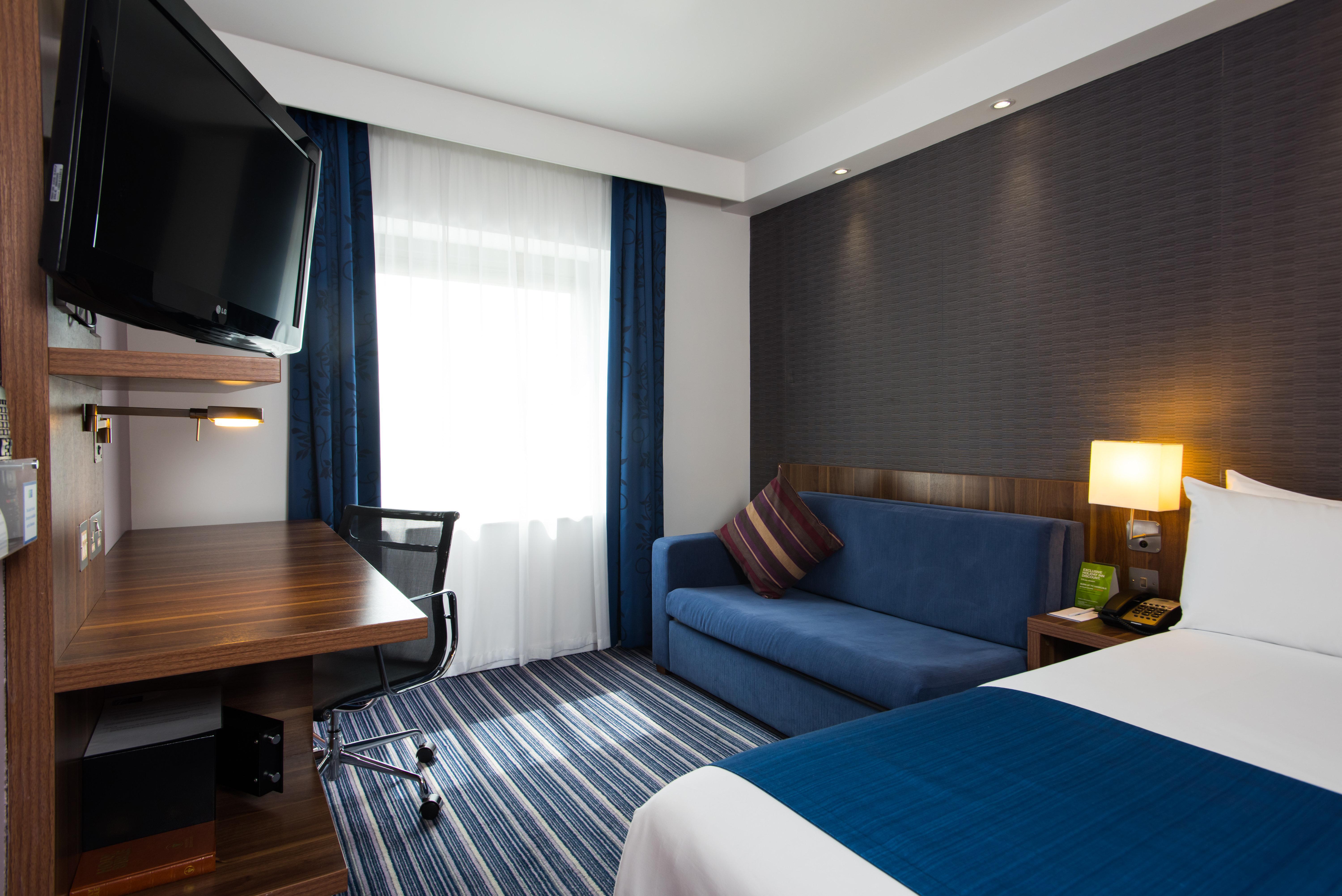 Holiday Inn Express London-Wimbledon-South, An Ihg Hotel Bagian luar foto