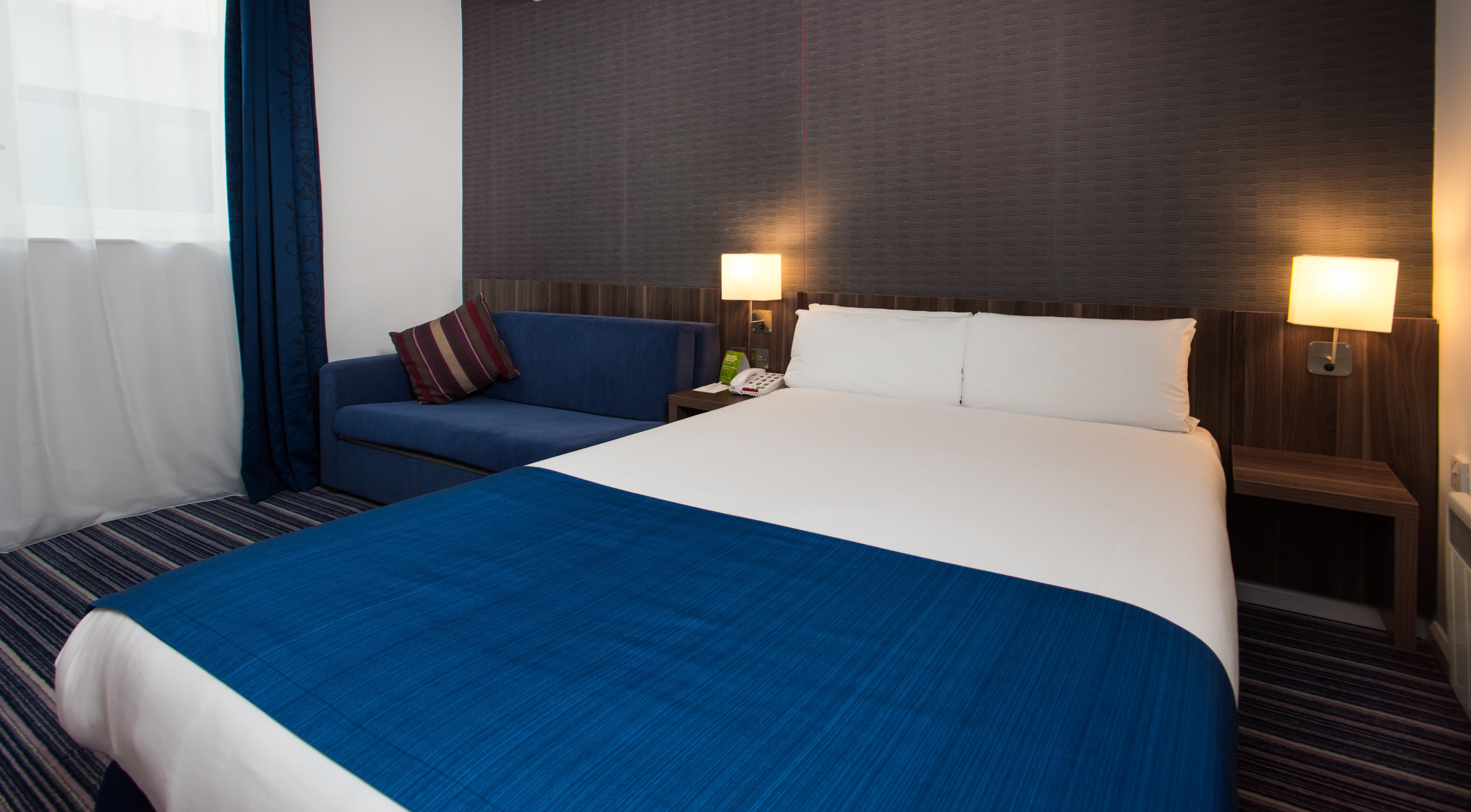 Holiday Inn Express London-Wimbledon-South, An Ihg Hotel Bagian luar foto