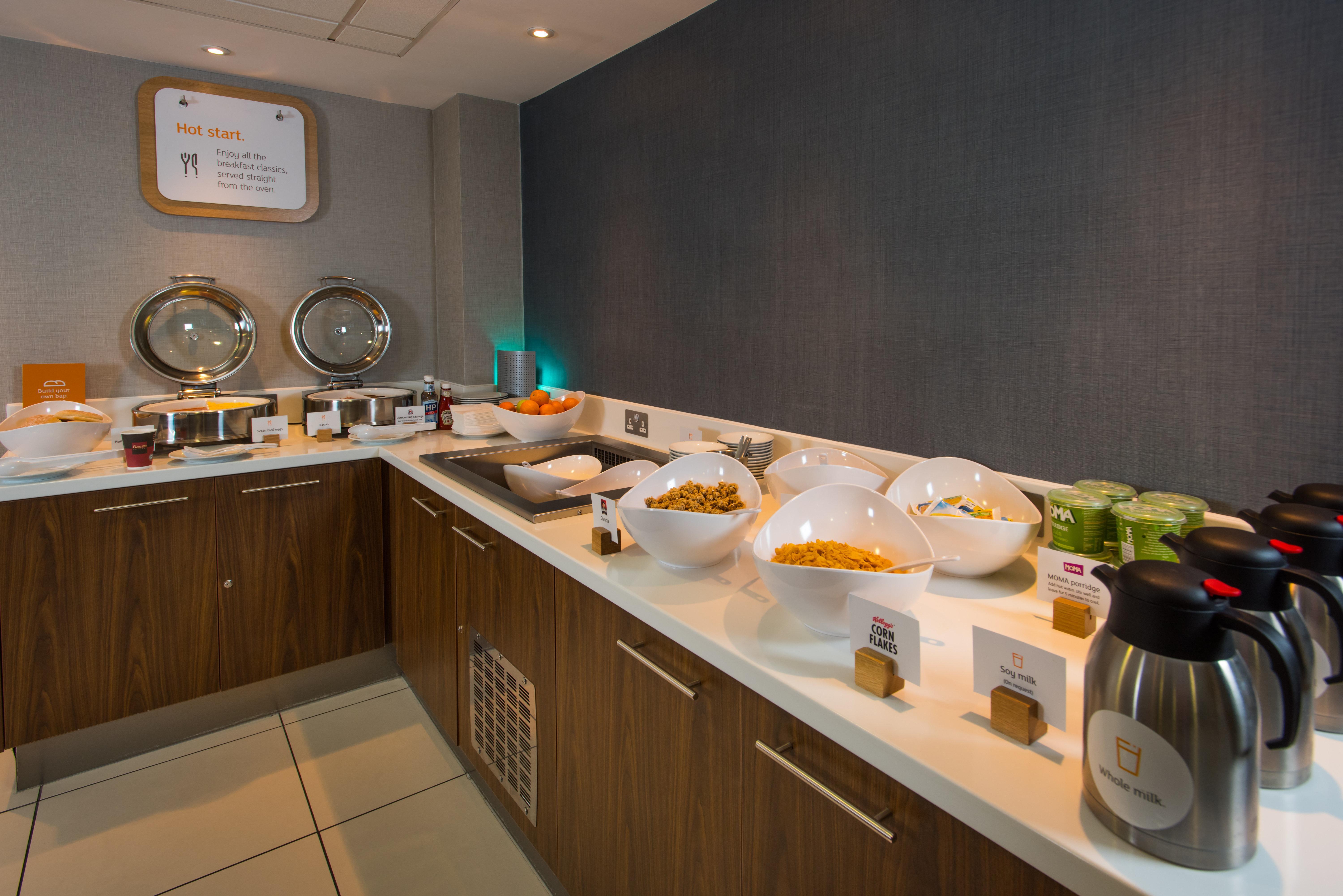 Holiday Inn Express London-Wimbledon-South, An Ihg Hotel Bagian luar foto