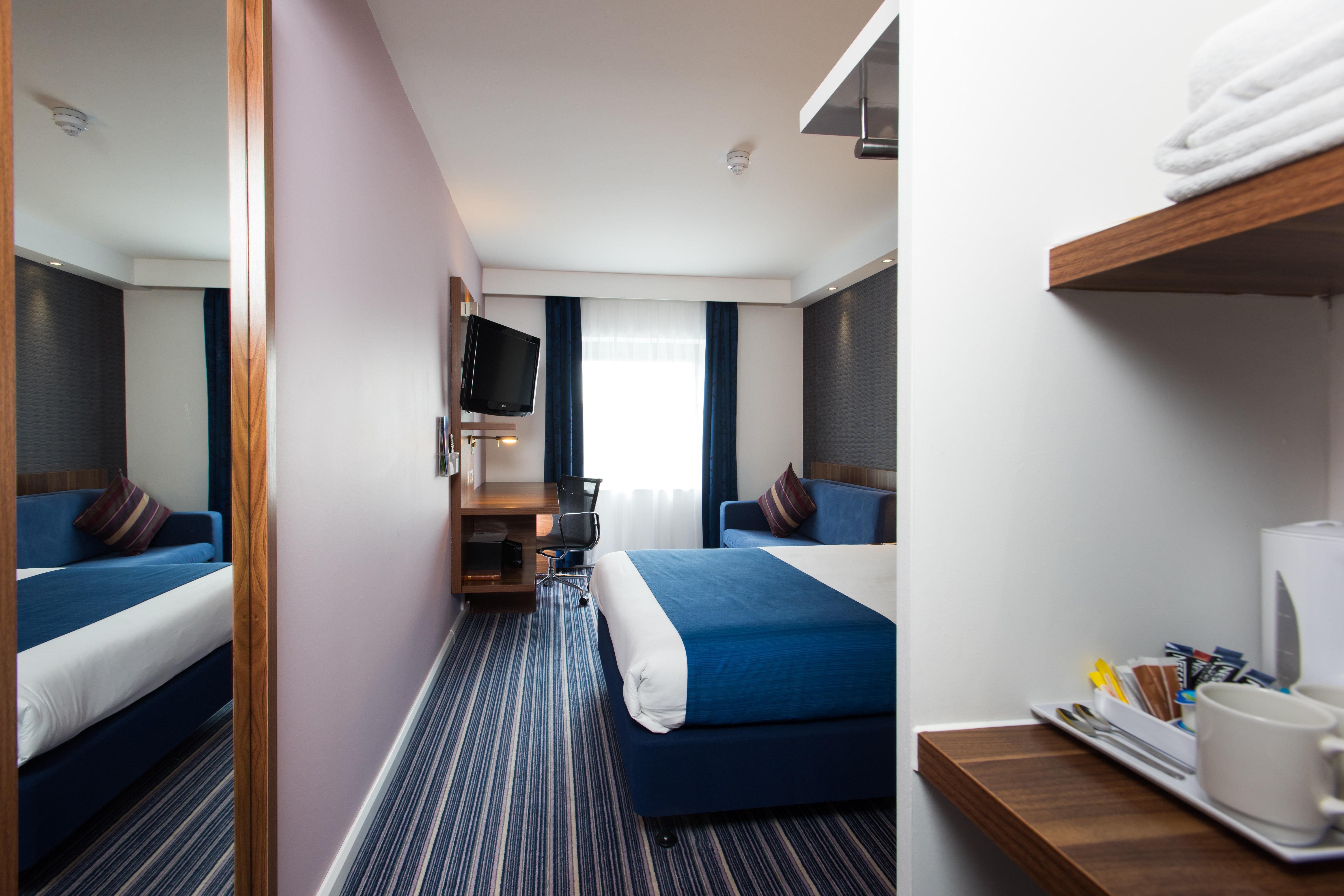 Holiday Inn Express London-Wimbledon-South, An Ihg Hotel Bagian luar foto