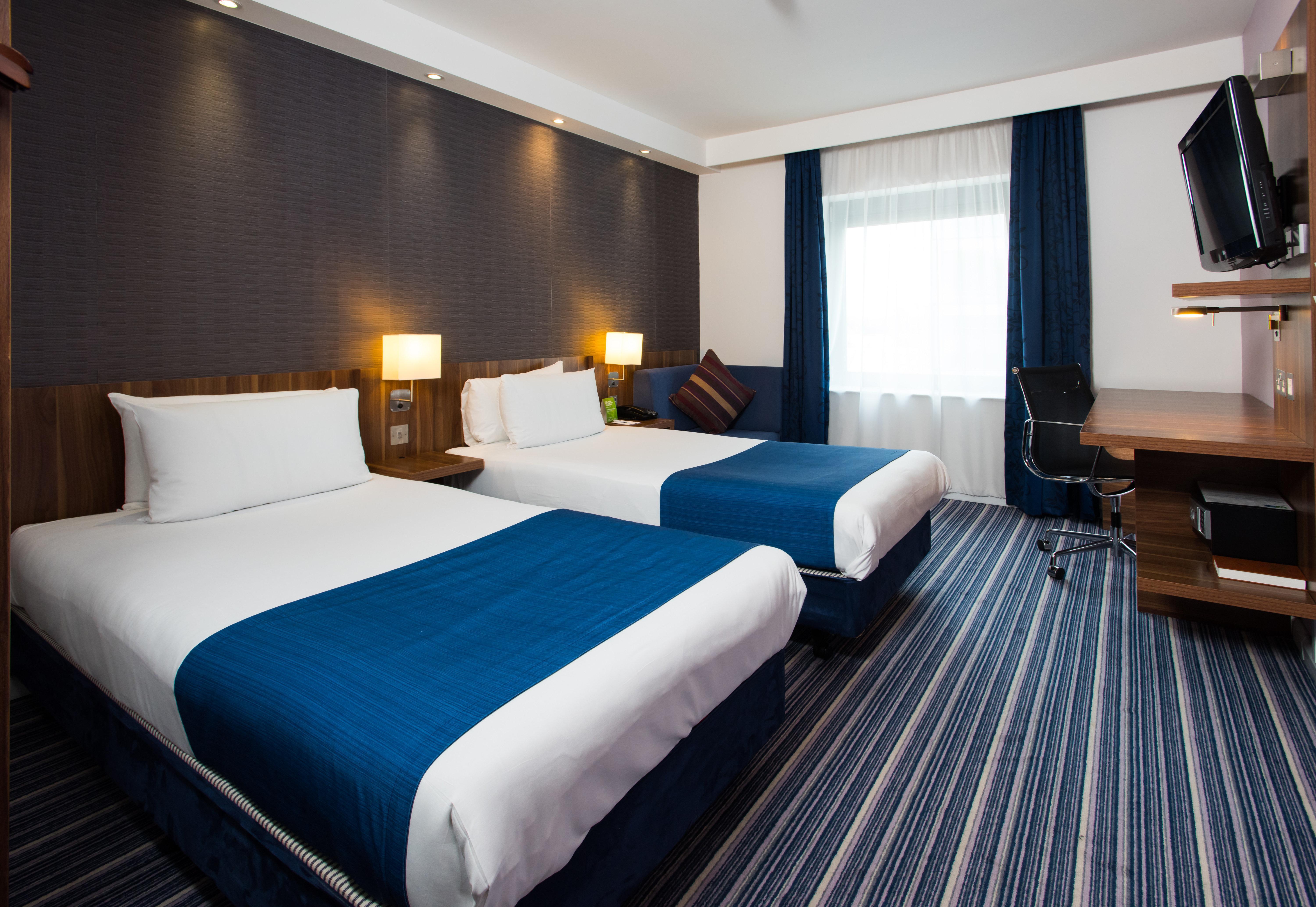 Holiday Inn Express London-Wimbledon-South, An Ihg Hotel Bagian luar foto