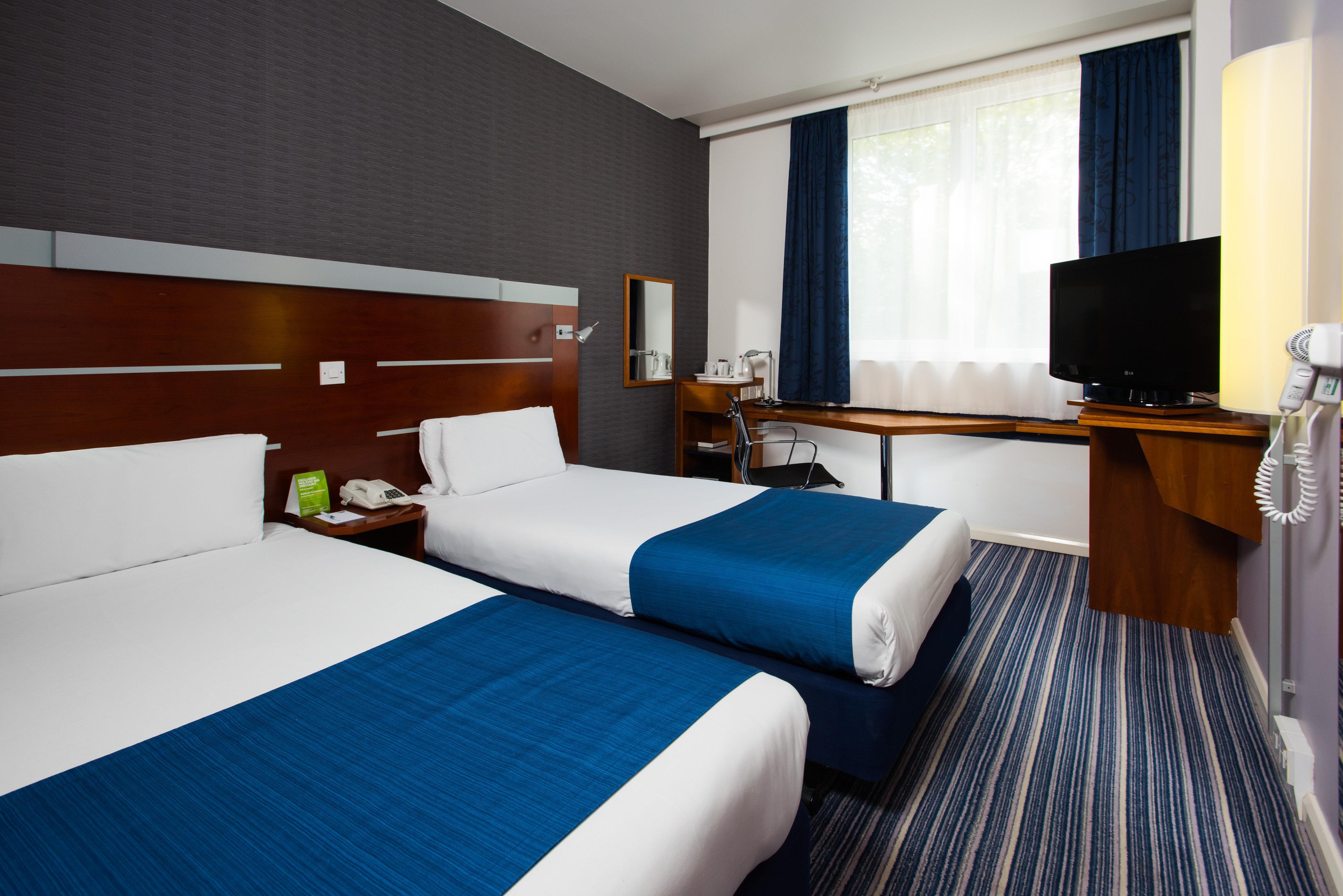 Holiday Inn Express London-Wimbledon-South, An Ihg Hotel Bagian luar foto