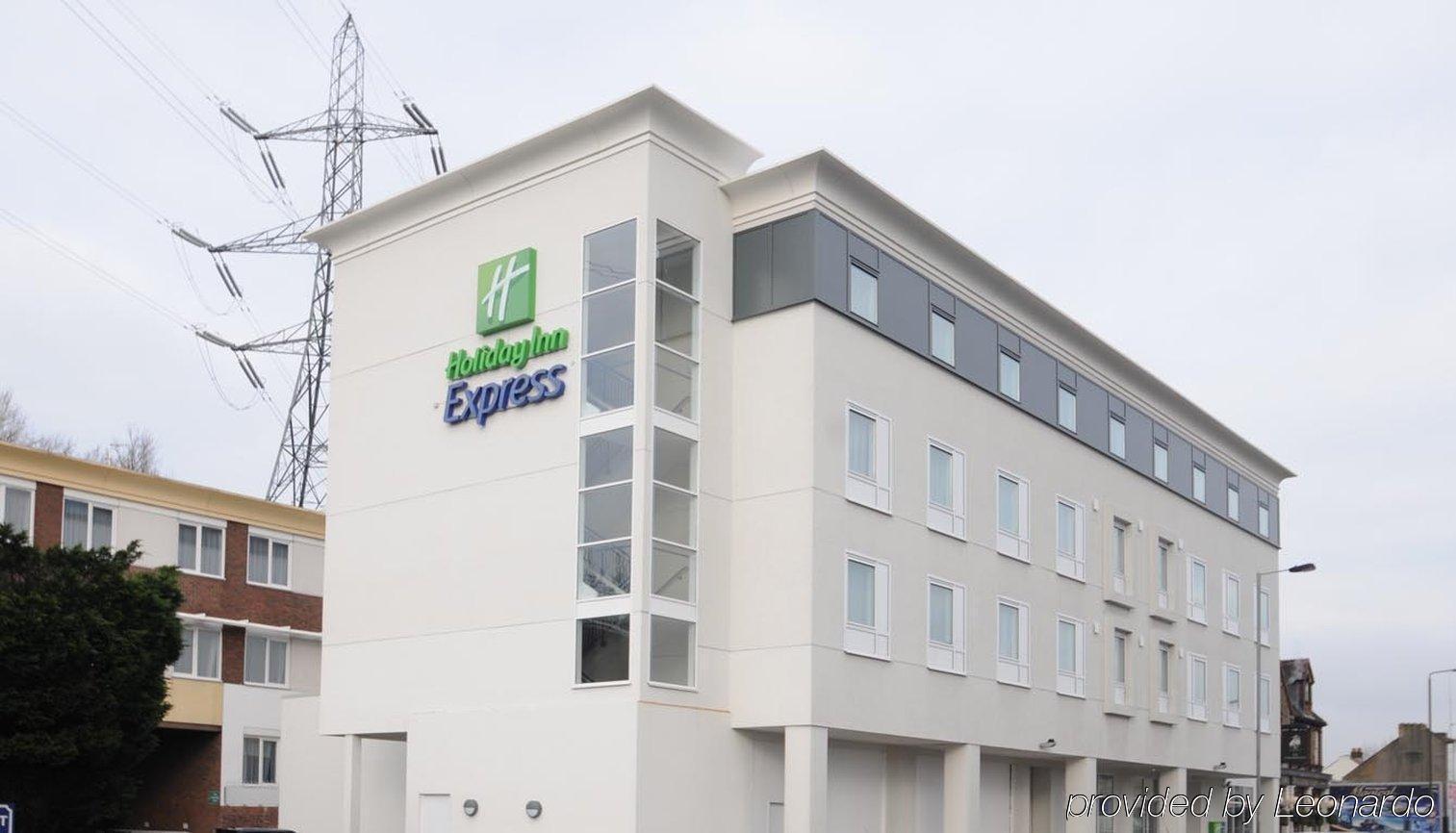 Holiday Inn Express London-Wimbledon-South, An Ihg Hotel Bagian luar foto