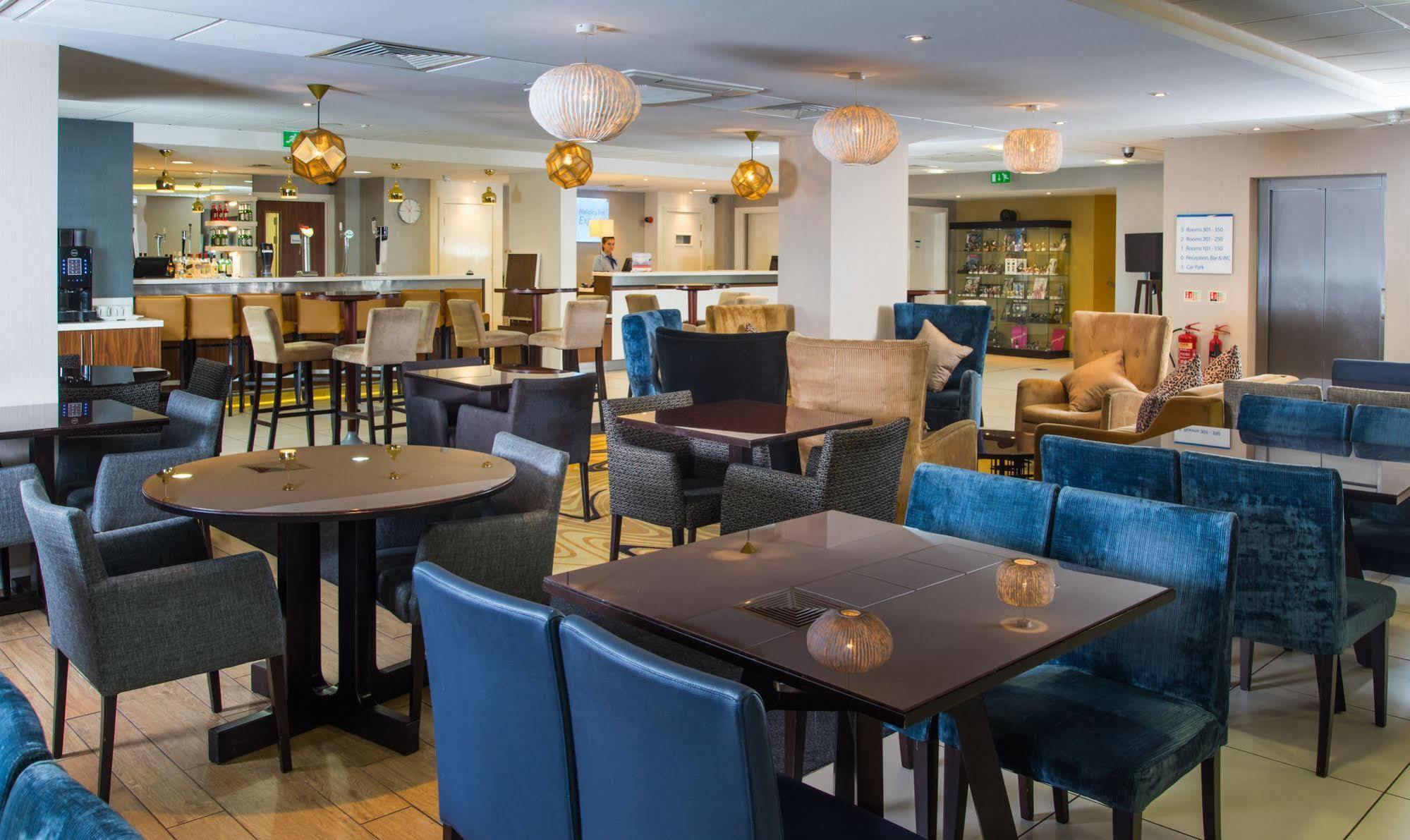 Holiday Inn Express London-Wimbledon-South, An Ihg Hotel Bagian luar foto