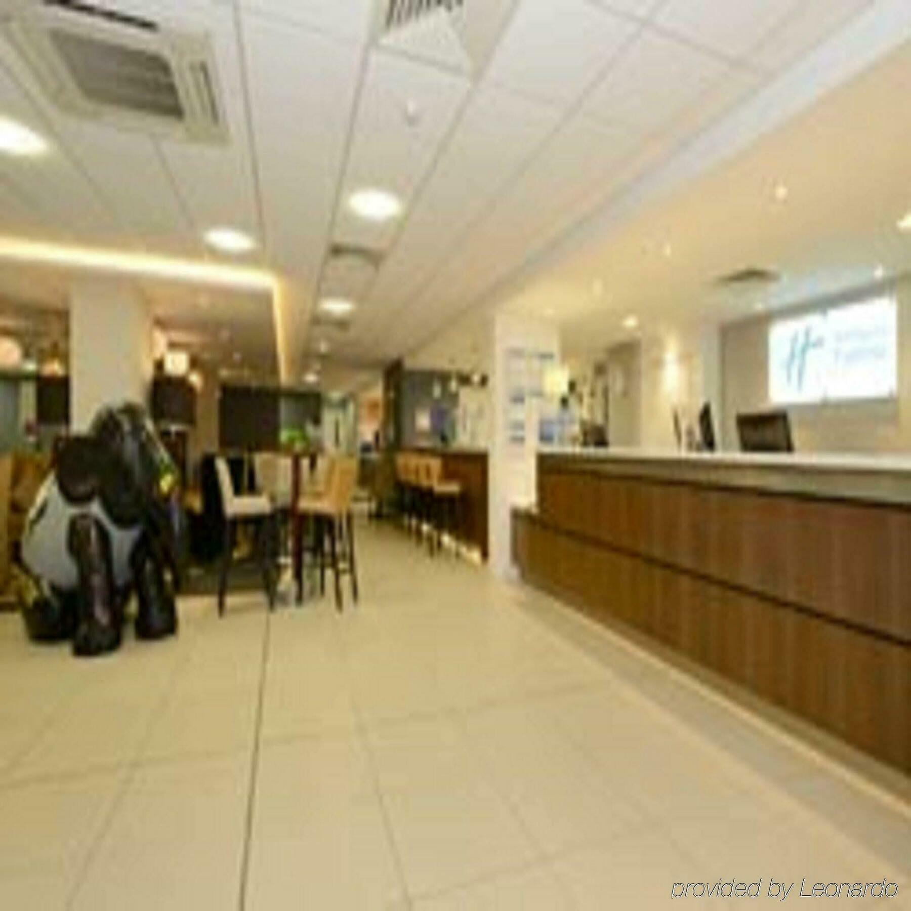 Holiday Inn Express London-Wimbledon-South, An Ihg Hotel Bagian luar foto